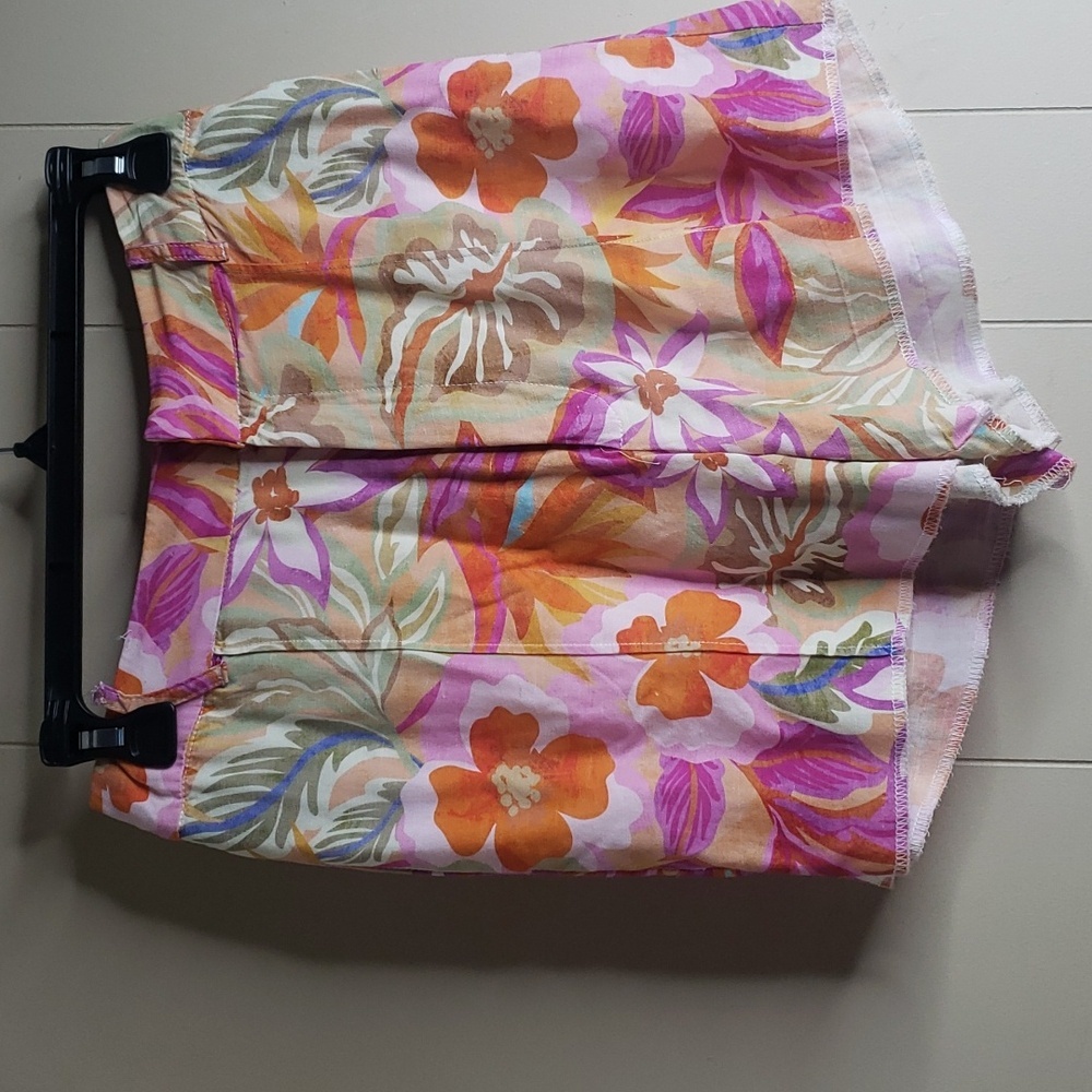 Astr Amiah Floral High Waist Shorts XS - Picture 3 of 7